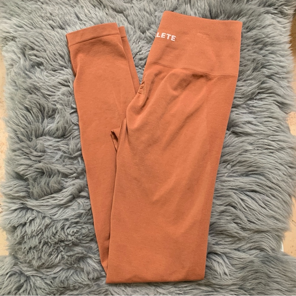 Women’s Small ALPHALETE AMPLIFY Mandarin Orange Seamless Scrunch Leggings - Picture 2 of 5
